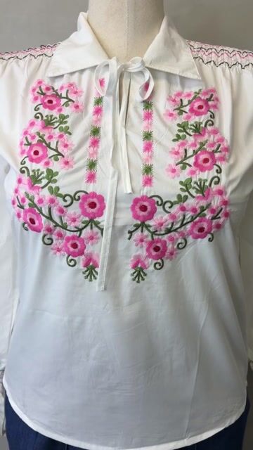 Video de Bata Branca Bordada Floral