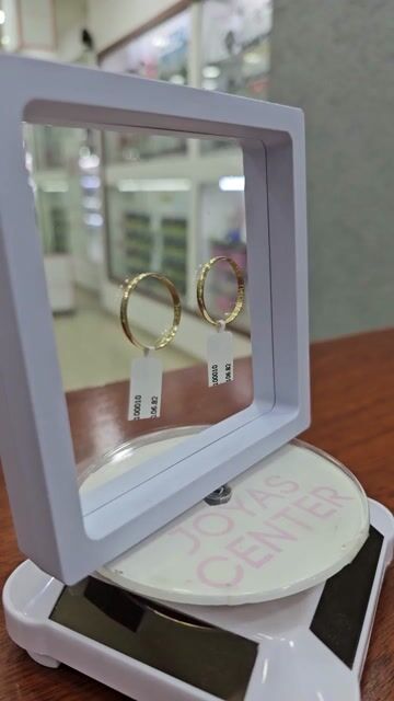 Video de Par Alianzas Oro 18k 2.5 Gramos El Par Media Caña M2525