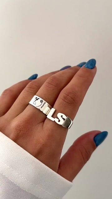 Video de Anillo iniciales recto