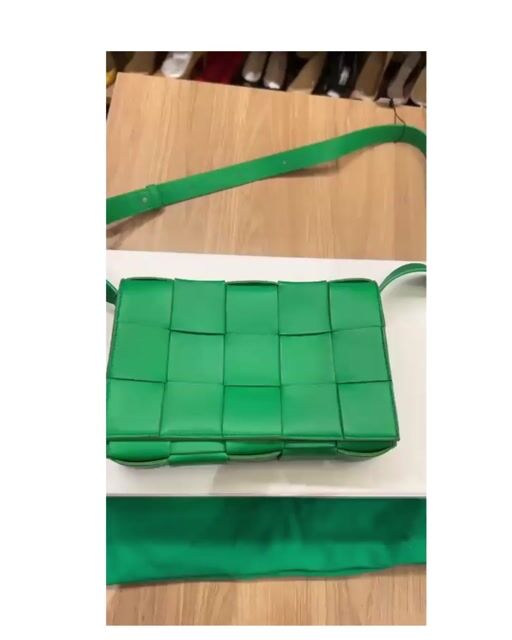 Vídeo de Bolsa Bottega Venetta Cassete Verde