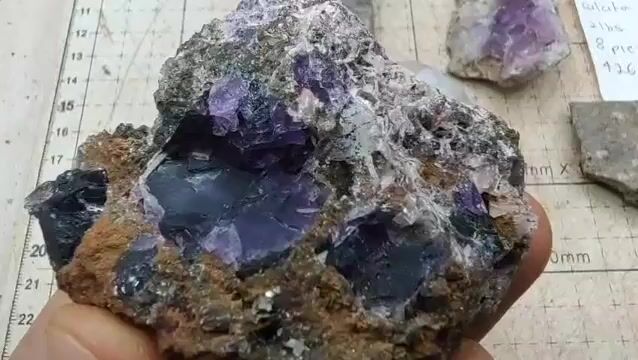 Video de 8 Piezas: Fluorita con Calcita (2 lbs)