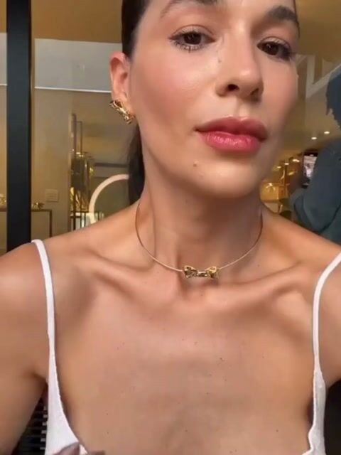 Vídeo de Caroline Costa Semijoias