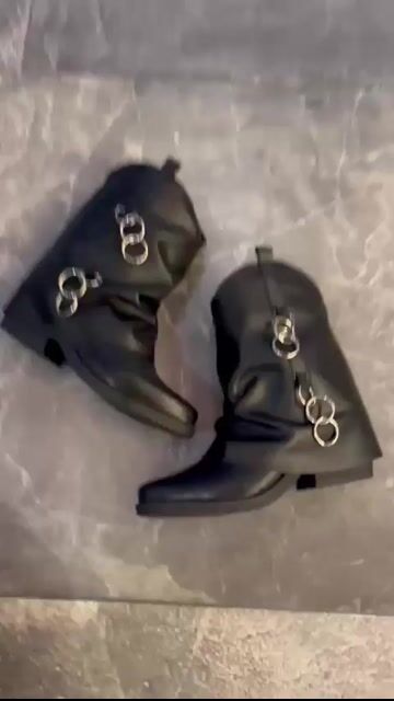 Video de Bota Mujer Rodeo Black – Estilo Western con Aros Metálicos