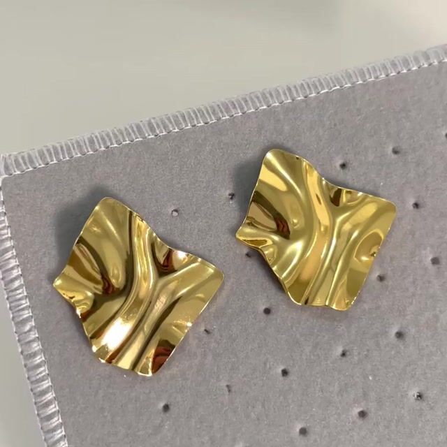 Video de Brinco Abstrato Organic | aço dourado