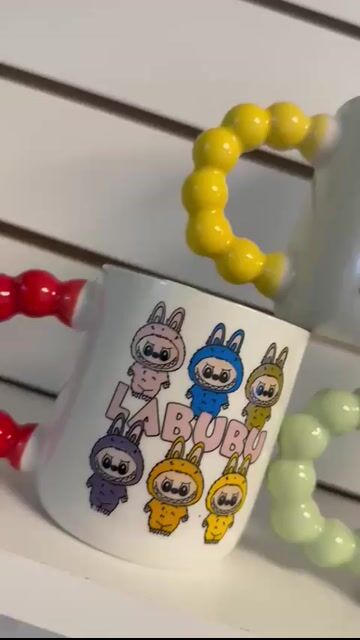 Video de Combo 6 Tazas Importadas de Cerámica Asa Perlada Personajes Surtidos - Edición Infantil