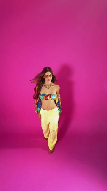 Vídeo de Cropped Manga Bufante Lurex Estampado - Amiche