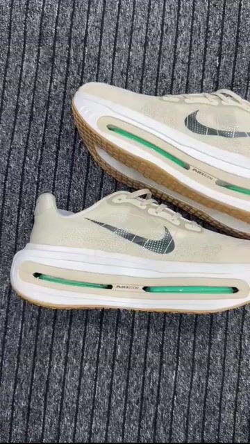 Video de Nike Zoom Vomero Bege Verde importado Premium