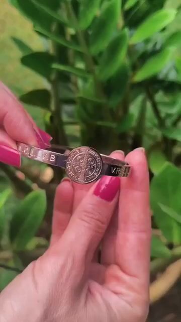 Video de Bracelete Prateado Medalha de São Bento