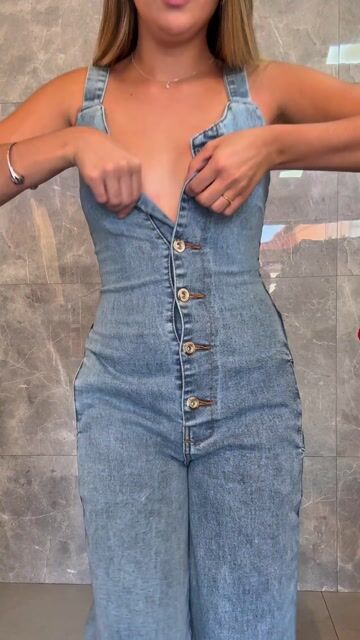 Video de MACACÃO JEANS WIDELEG COM BOTÕES E ELASTEX NAS COSTAS ALANA