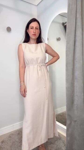 Vídeo de Vestido longo reto bege com amarração