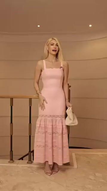 Vídeo de Vestido Linho Midi Aplicação Renda