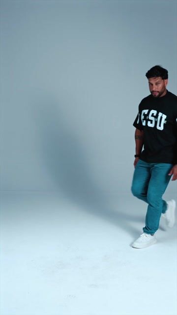 Vídeo de Camiseta Oversized Cristã Streetwear Suedine 240g Jesus Vive