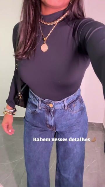 Vídeo de Calça Jeans Wide Leg Lavagem Escura Cintura Alta Valesca