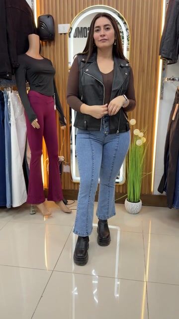 Video de Amalia Flare Crop A5519
