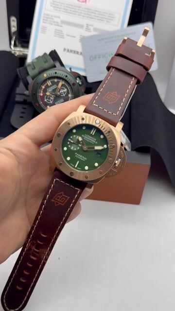 Video de Panerai Submersible 47mm - AÇO ROSE/MOSTRADOR VERDE - COURO
