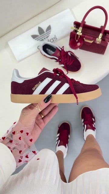 Video de Tênis Adidas Gazelle Bordô