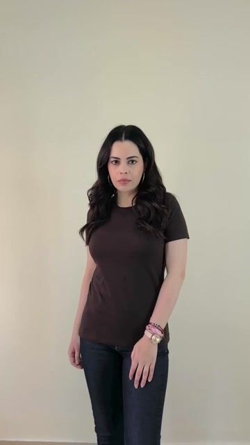 Video de Camiseta Preta Algodão Egípcio Básica Feminina Manga Curta - (cópia)