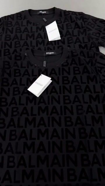 Vídeo de CAMISETA BALMAIN- ESCRITAS DA BALMAIN EM VELUDO