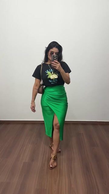 Vídeo de Tee T-shirt Camiseta Luxo Algodão Premium Paetê Limões Preta