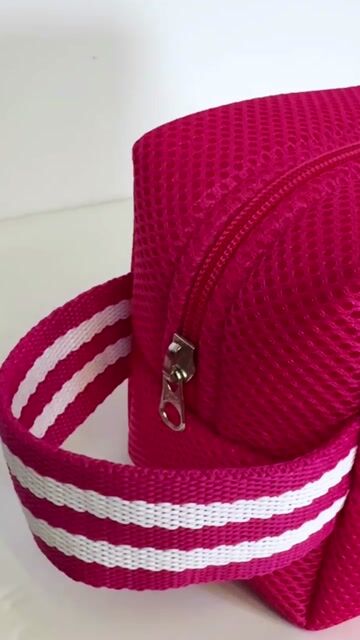 Video de Pouch Bag Fucsia c/blanco