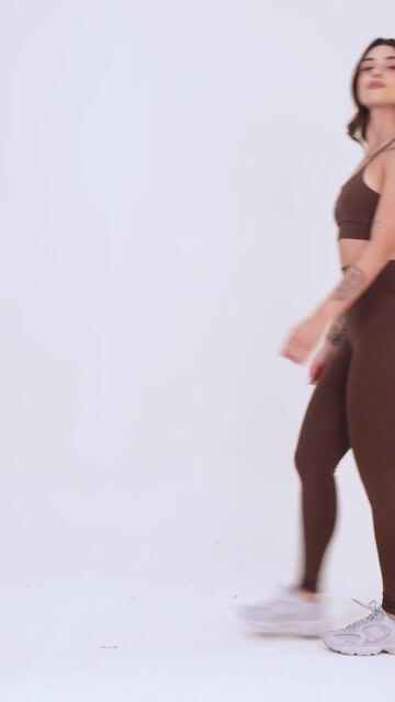 Vídeo de Conjunto Minimal Calça Legging e Top Suplex