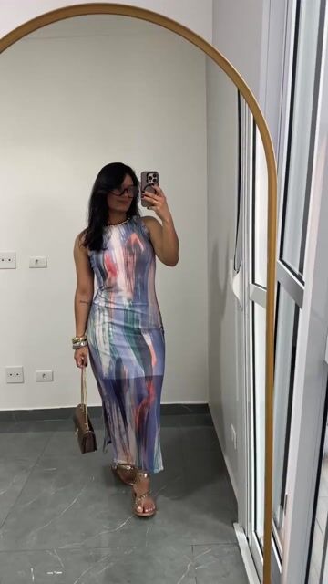 Vídeo de Vestido Midi Tule Forro Regata Gola Alta Fendas Estampado Multicolor Ângela Azul