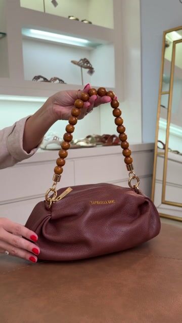 Vídeo de Raphaella Booz | Sapatos, Bolsas e Acessórios