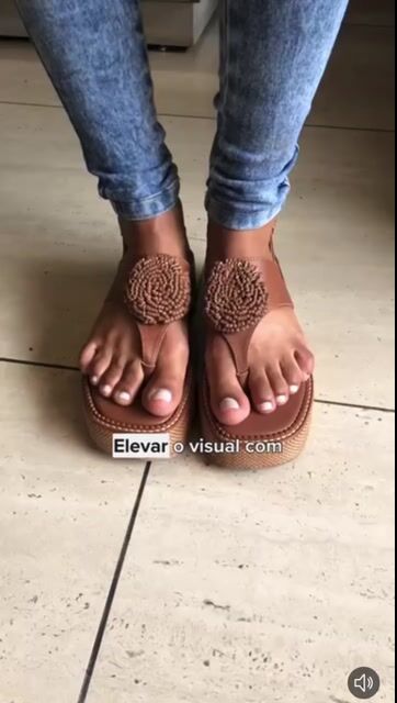 Vídeo de Sandália Feminina Plataforma Anabela Caramelo UpDn 5868815
