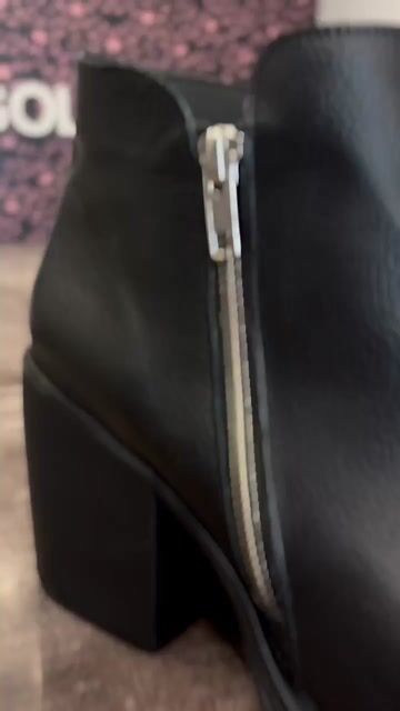 Video de SOLEMNIA SHOES