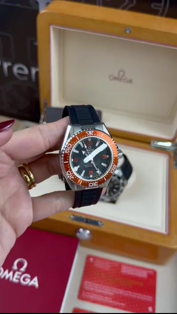 Video de Omega Seamaster 40mm - AÇO/MOSTRADOR PRETO COM LARANJA - SILICONE
