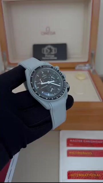 Video de Omega Swatch Speedmaster Moonswatch 40mm - MOSTRADOR PRETO - SILICONE CINZA