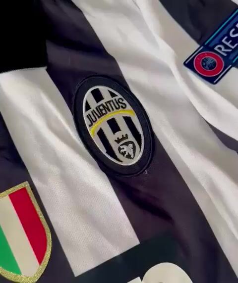 Video de CAMISETA RETRO JUVENTUS 2014/15 TITULAR TEVEZ 10