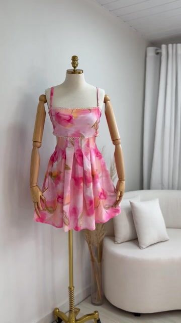 Vídeo de VESTIDO ROSÁLIA CURTO FLORAL