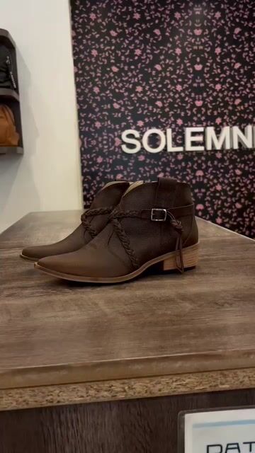 Video de SOLEMNIA SHOES