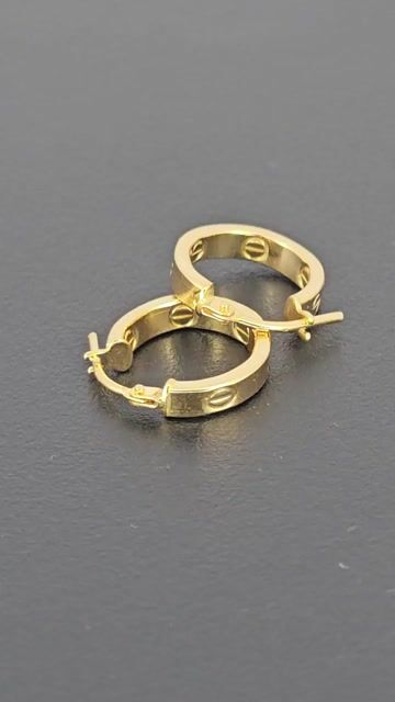 Video de Aros Oro Amarillo 18k Italianos 4 Botones 1.1 Gr 13 Mm Oi-C2222
