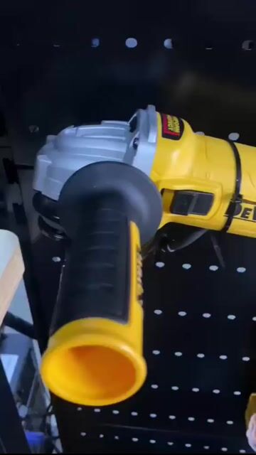 Vídeo de ESMERILHADEIRA ANGULAR 5'' (125MM) DWE4336-B2 DEWALT