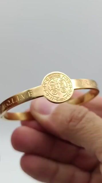 Video de Bracelete Dourado Medalha de São Bento