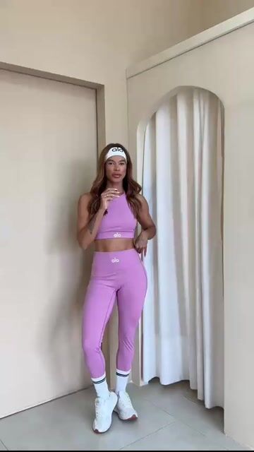 Video de CONJUNTO ALO TOP ALCINHA REGULAVEL E LEGGING