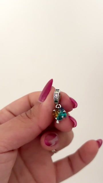 Video de charm arbol de colores