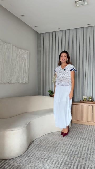 Vídeo de Blusa Poa Crepe Gola V Barra