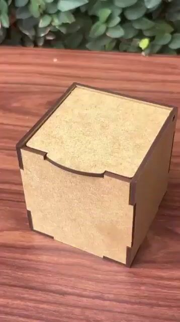 Vídeo de 10 Caixas de MDF CRU 3 mm - Tipo Basculante - 8x8x8 cm
