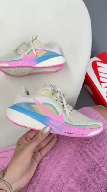 Vídeo de NK Pegasus 42 Azul bb/Rosa