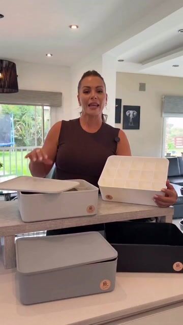 Video de Caja Organizadora Encastrable Plastica de 3 Niveles con Tapa y 15 Divisiones 31x24x8 cm