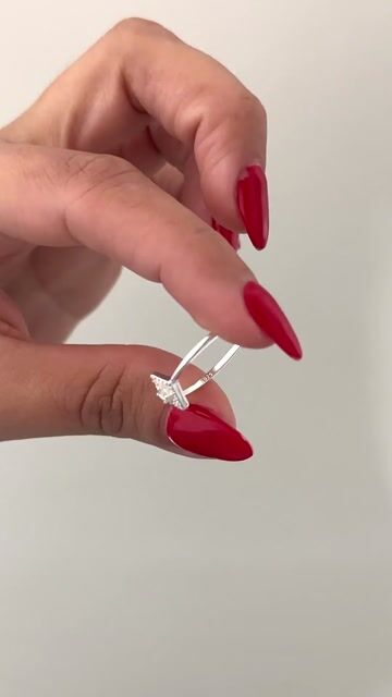 Video de Anillo rombo con piedras