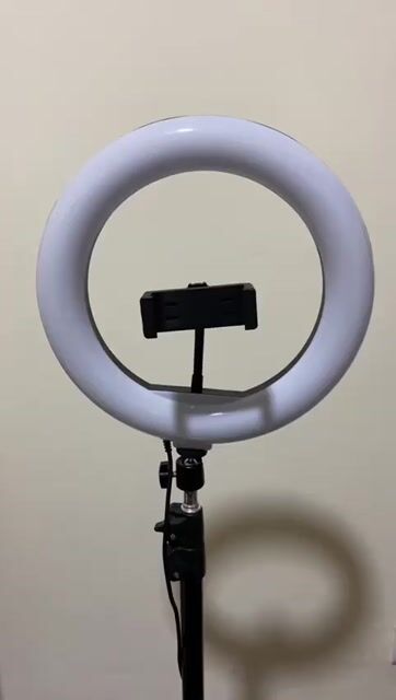 Video de Aro de luz LED RGB 26 cm con soporte para celular – Sin trípode