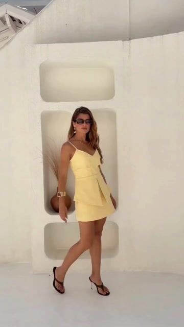 Video de Conjunto Niah - Blusa Estruturada e Shorts Saia