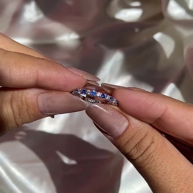 Video de Anel Debora · Prata 925 · Azul · Aliancinha Cravejada
