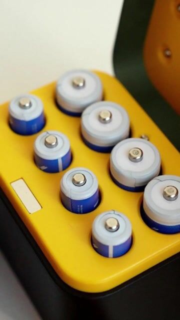 Video de Combo Pilas Recargables Dellorean BlupiBox Litio 1.5V 4AA 4AAA Estuche de Carga Inteligente y Cable