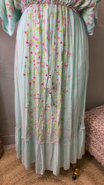 Video de Vestido Longo Boho Bordado com Espelhos Cod:810
