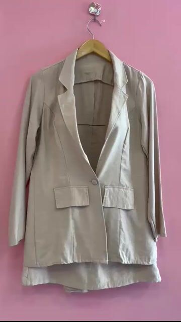 Video de 1010301 CONJ BLAZER+SHORTSAIA MARRANT BEGE
